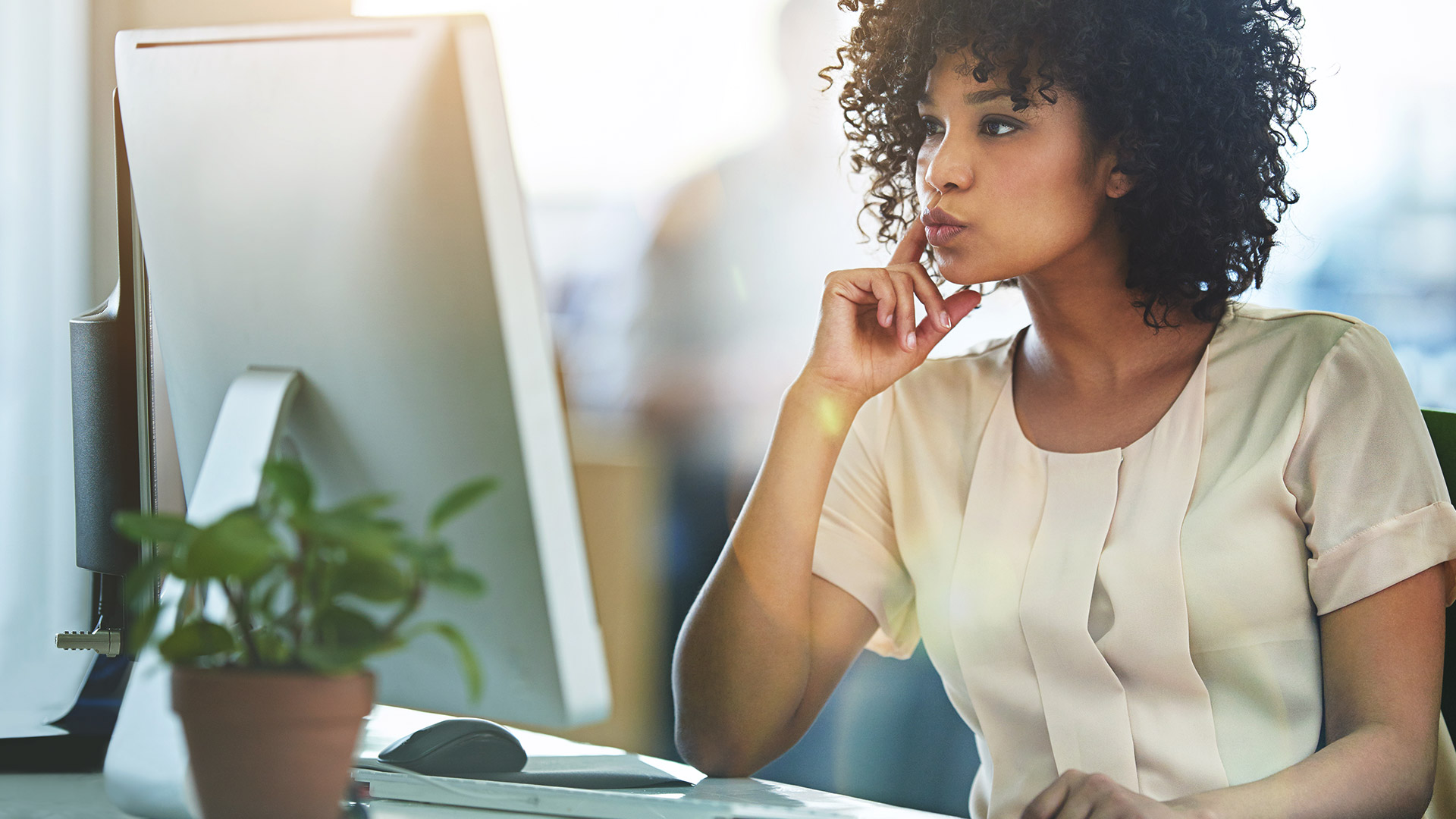 Woman-Computer-Office-Concerned-ORIGINAL.jpg