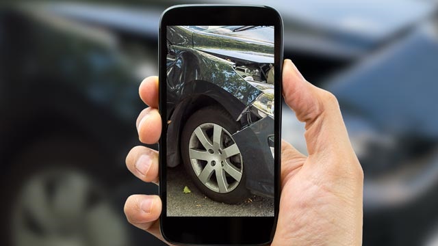 car-crash-damage-photo-eCrash_checker.jpg